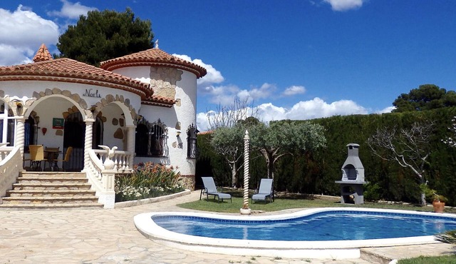 Villa with Private Pool, Parking, A/C in Miami Playa