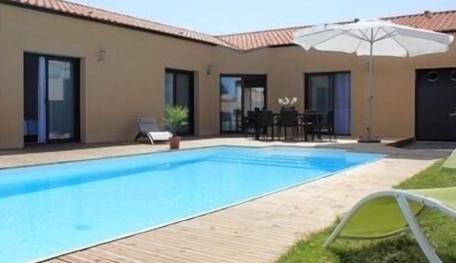 Villa with private heated pool