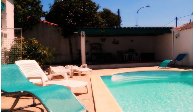 Villa with private pool in Carcassonne town, quiet area with castle views