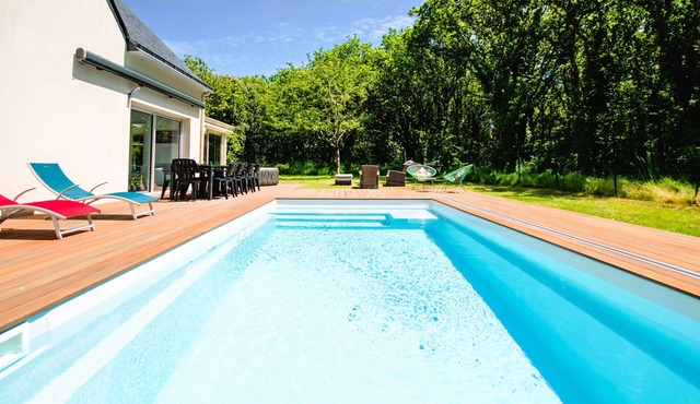 Villa with private pool, spa, beach and shops within walking distance