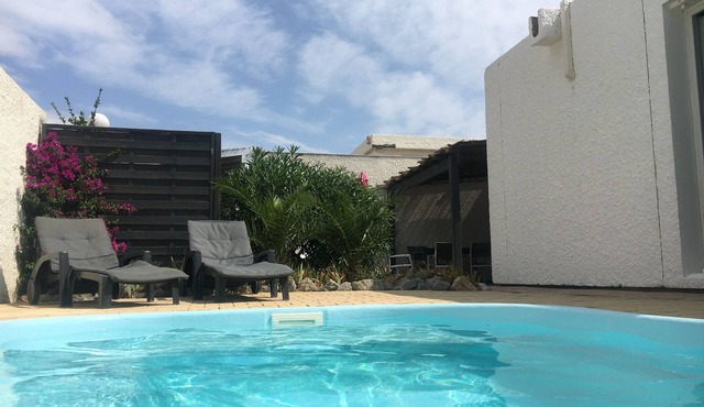 Villa with private pool + air conditioning + Wifi on the beach not overlooked