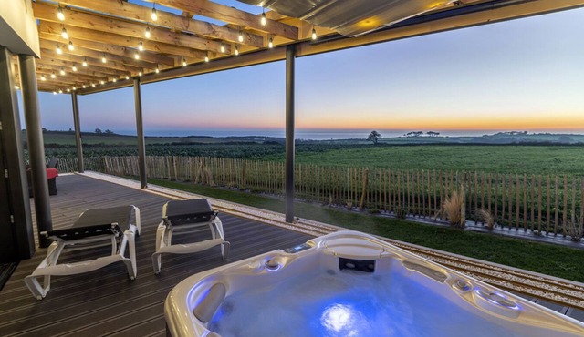 Villa with private Jacuzzi, relaxing wellness weekends and holidays, seaside