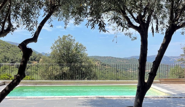 VILLA WITH PRIVATE HEATED POOL