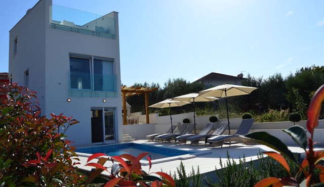 'Villa With Private Pool And Sea Views - Villa Leona