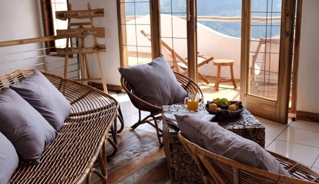 Villa with private infinity pool with amazing lush green view near Lembang