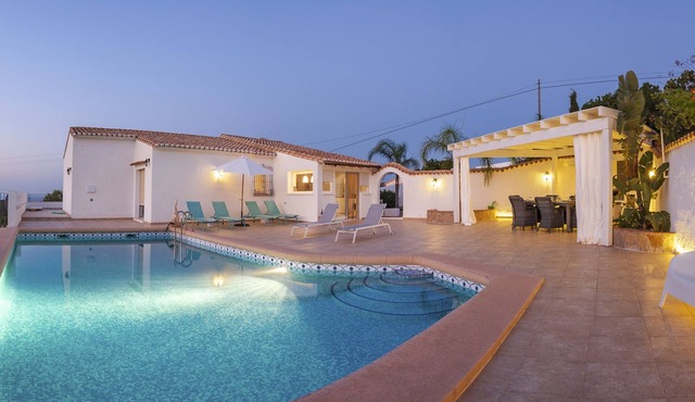 VILLA WITH PRIVATE POOL, BEAUTIFUL VIEWS!