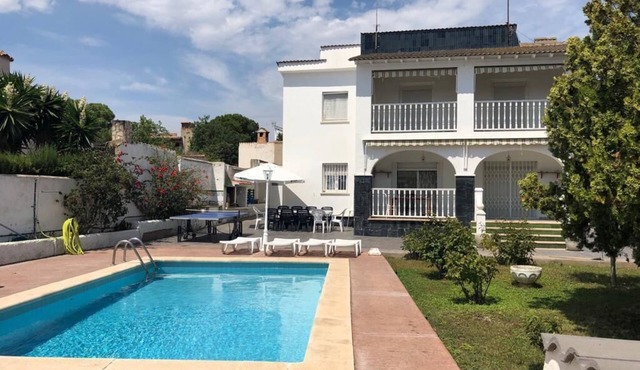 VILLA WITH PRIVATE POOL, A 7 MINUTES FROM THE BEACH AND ONLY 15 KMS OF PORT AVENTURA, -