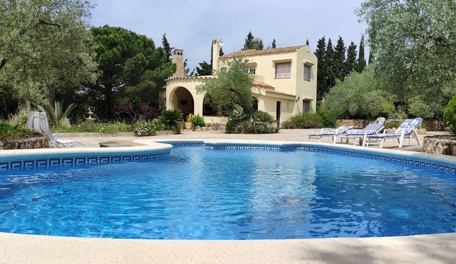 Villa with private pool in the countryside in a quiet are