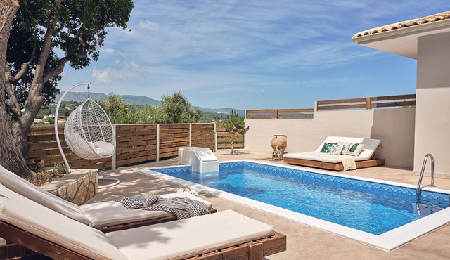 Villa with private pool, sea view and Breakfast included