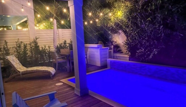 Villa with private plunge pool, boat dock, & amazing sunsets in Islamorada Fl
