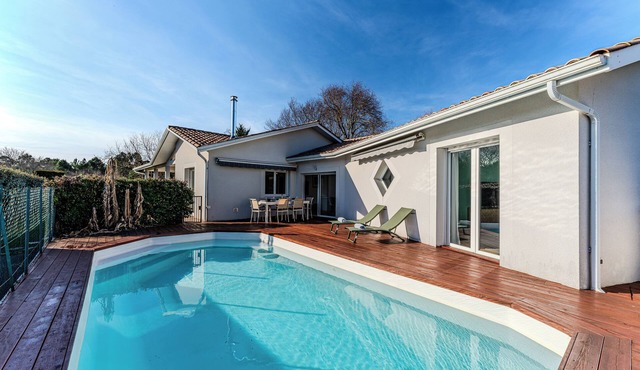 Villa with private pool, garden & wood stove