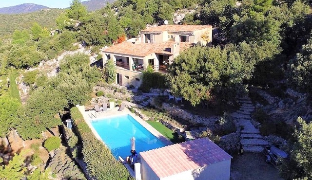 Villa with private pool, sauna and jacuzzi in Tourtour