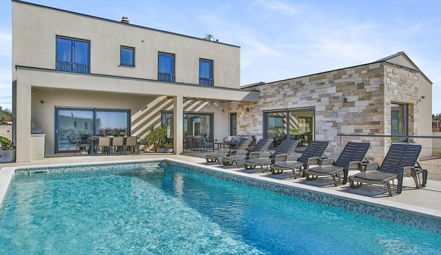 Villa with private pool near Pula