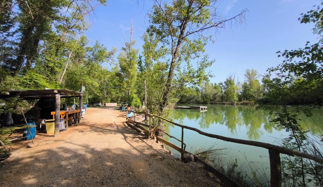 Villa with private pond and large plot close to the sea