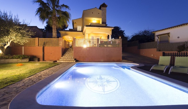 Villa With Private Pool in the mountains just 10 mins away from Sitges!