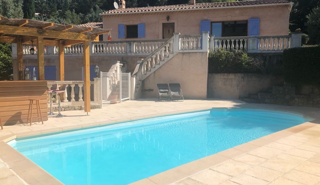 Villa with private pool and grounds on edge of beautiful Provencal village