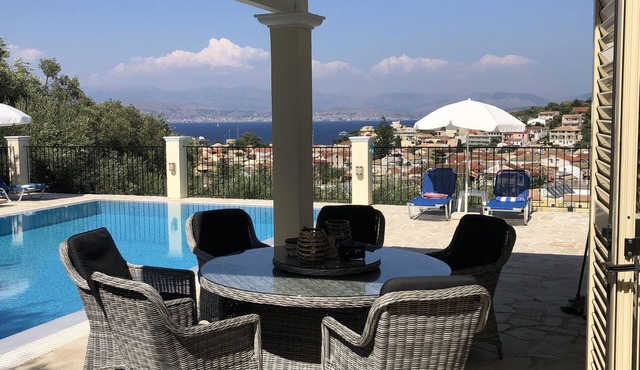 Villa With Private Pool And Beautiful Sea Views - easy walk to centre