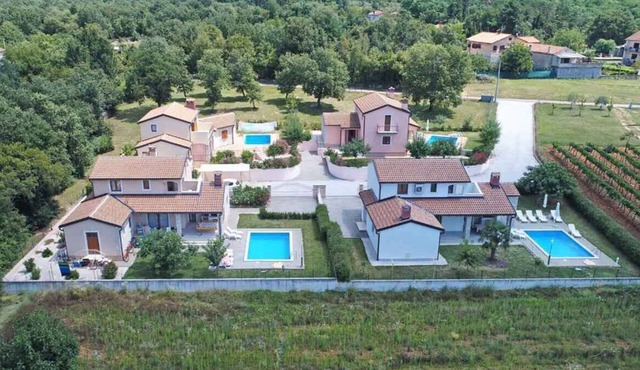 Villa with private pool and outdoor shower
