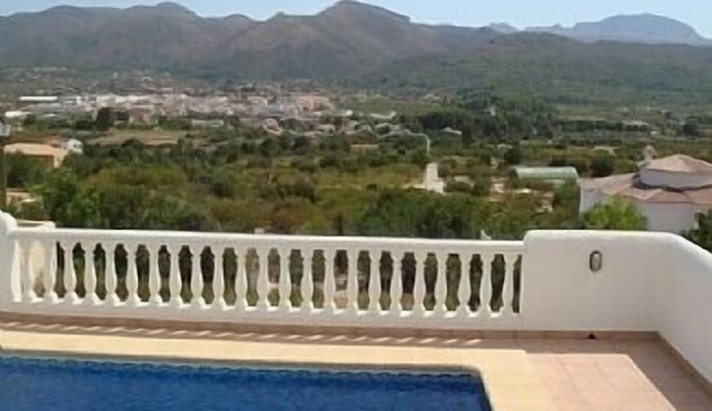 Villa with Private Pool and Beautiful Mountain Views over Jalon Valley