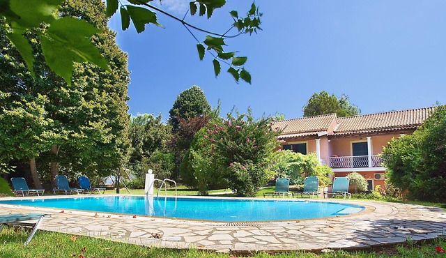 Villa With Private Pool And Sea Views *