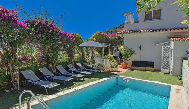 Villa with private pool and panoramic view in Èze