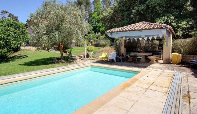 Villa with private pool and spa between Aix-en-Provence and Marseille