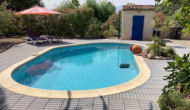 Villa with private pool for 9 persons