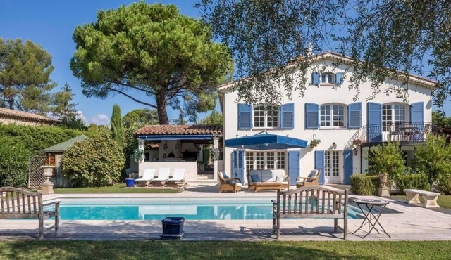 Villa with private pool and gym