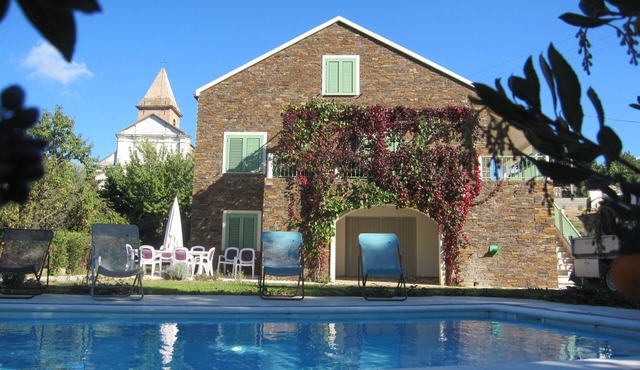 Villa with private pool for 6 to 8 people - Between sea and mountains