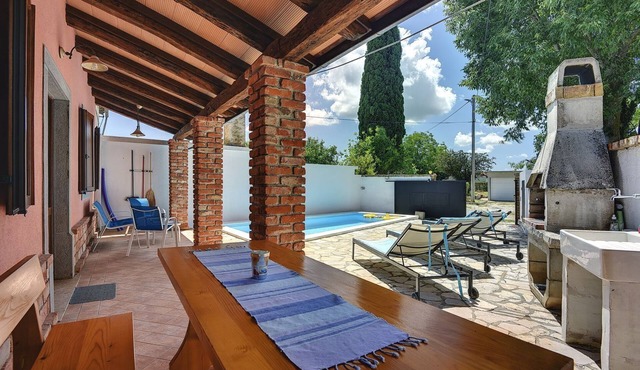 Villa with private pool, sun loungers, WiFi, air conditioning