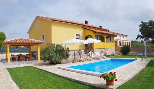 Villa With Private Pool In Village Juršići