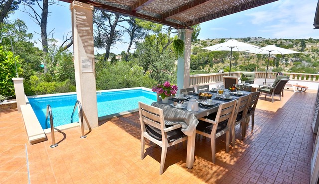 Villa with private pool, BBQ and harbour view (2 kayaks/2 supboards)