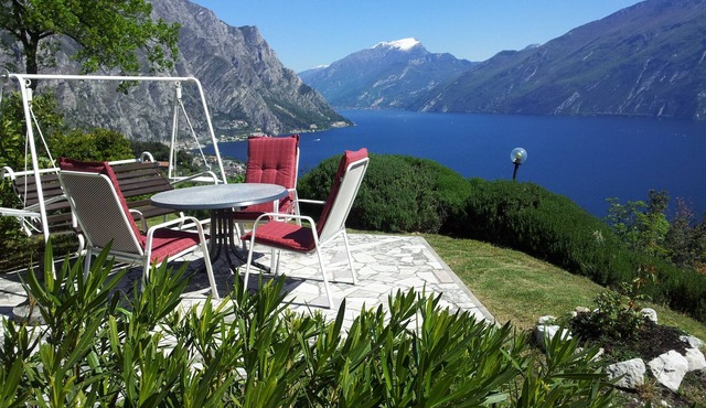 Villa with private pool and unobstructed sea and mountain view