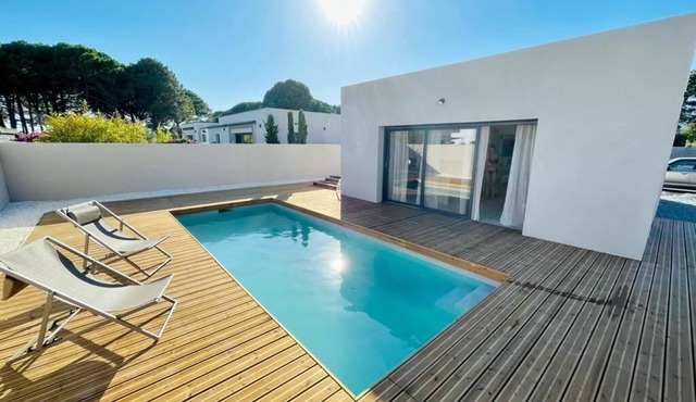 Villa with private pool, lentre terre et mer