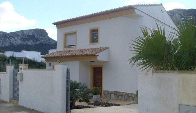 Villa With Private Pool & Mountain Views