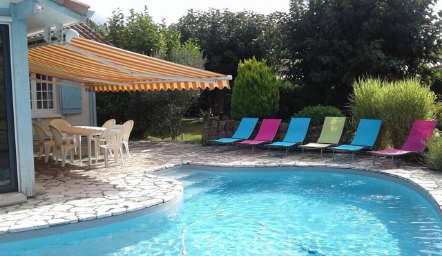 Villa with private pool on the shores of Lake Leon