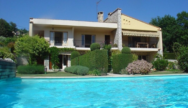 Villa with private pool, situated in historic Vence - Cote D'Azur