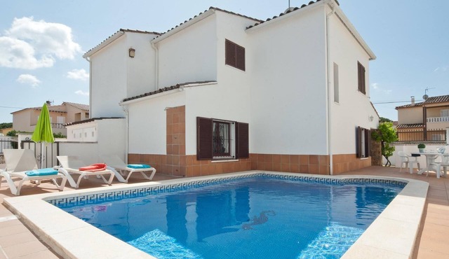 Villa with private swimming pool.HUTG-015590