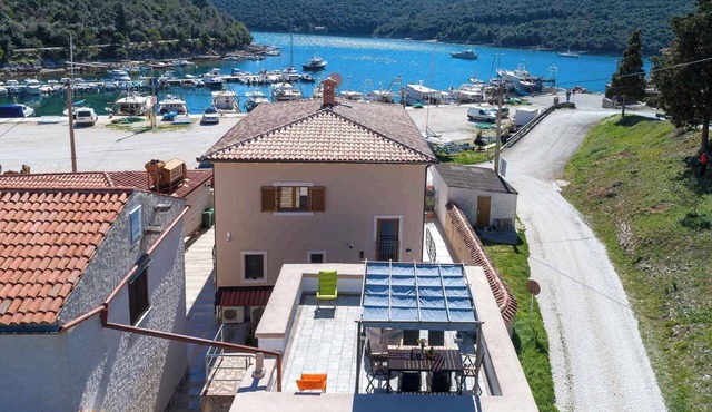 Villa with roof terrace and whirlpool