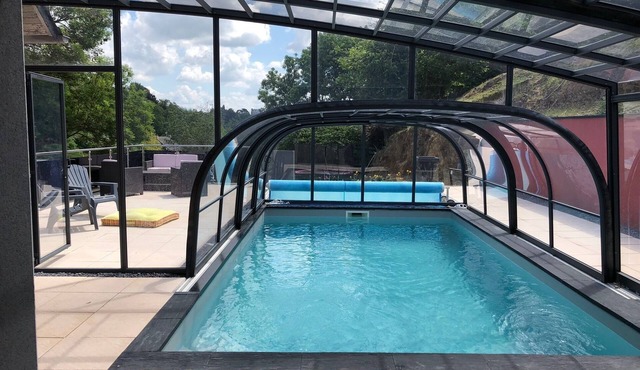 Villa with sauna and heated indoor pool in Brittany for 8 people. 500m from the sea.