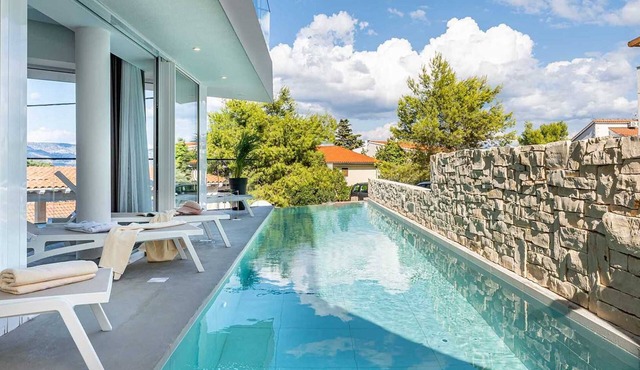 Villa with sauna and indoor jacuzzi in Vrboska
