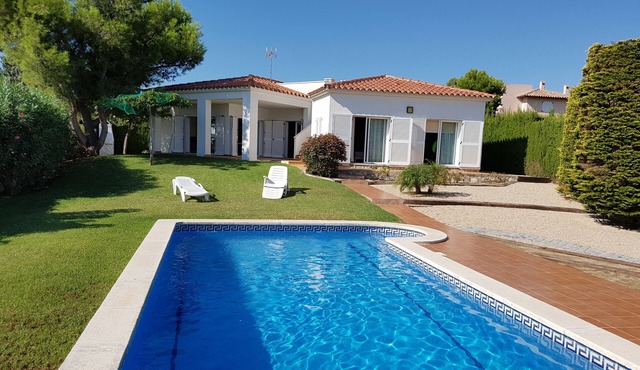Villa with sea view, superb garden, private swimming pool 11 people, air conditioning