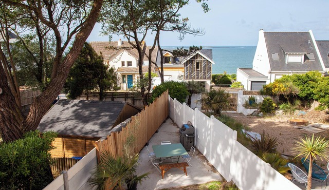 Villa with sea view - 2-minute walk to the beach