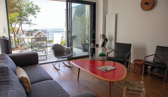 Villa with sea view - 2-minute walk to the beach