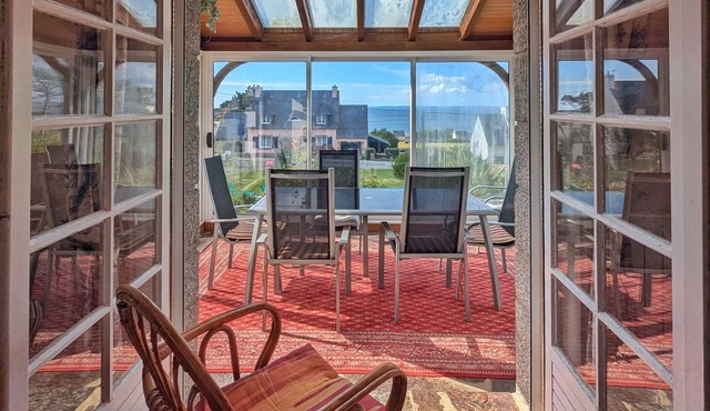 Villa with sea view and beach on foot