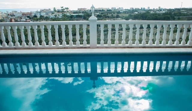 VILLA WITH SEA VIEWS AND PRIVATE POOL