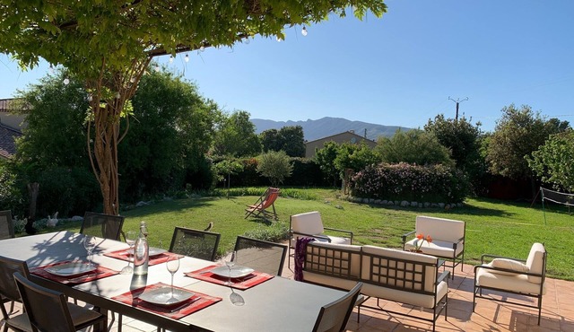 Villa with secure heated pool, beautiful views, near Aix en Provence