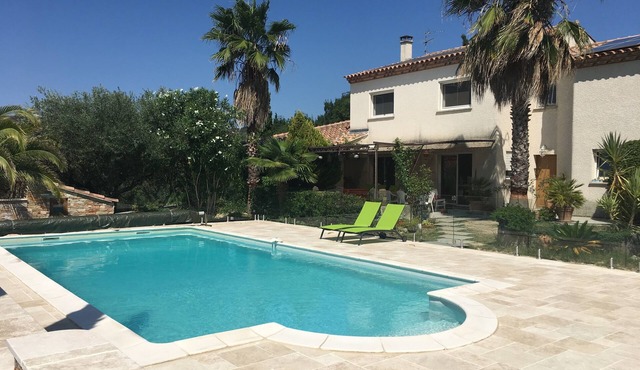 Villa with secure swimming pool, SPA, 14 people, 6 bedrooms, quiet, all comforts