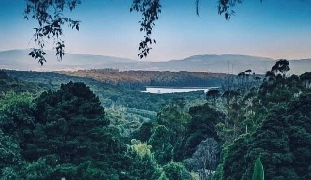 Villa with Spa and Breathtaking Views of Dandenong Ranges