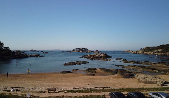 Villa with Spa, WIFI, SEA VIEW on the beach of Tourony in TREGASTEL